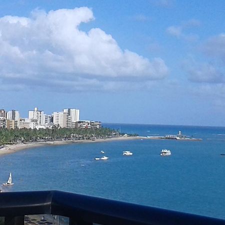 Na Beira Mar: Pajuçara Beachfront Apartment with Ocean View Maceio  Exterior photo