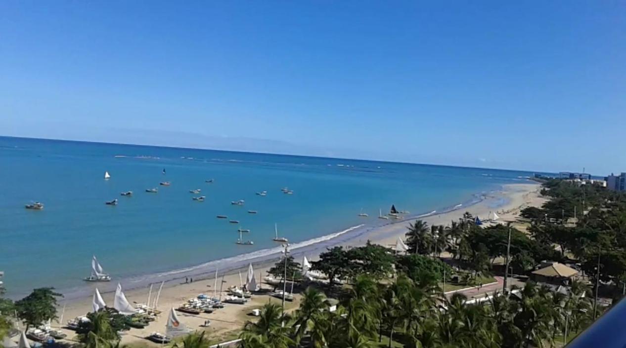 Na Beira Mar: Pajuçara Beachfront Apartment with Ocean View Maceio  Exterior photo