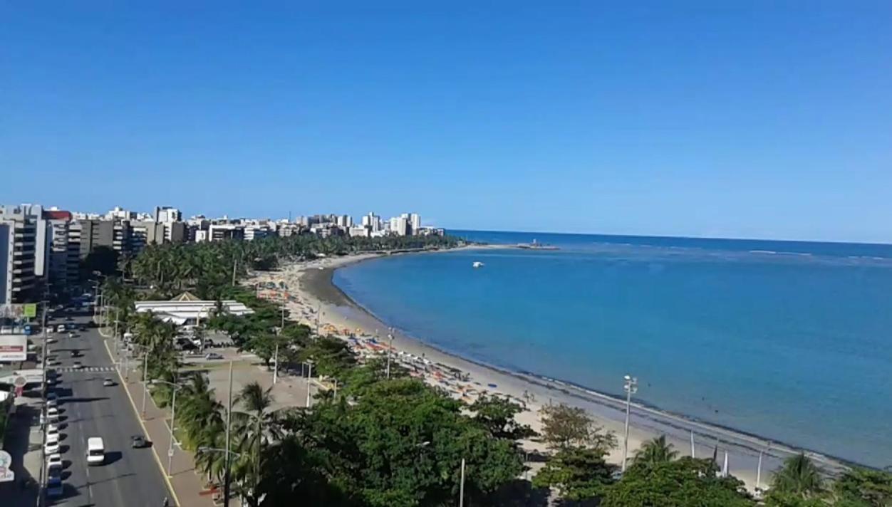 Na Beira Mar: Pajuçara Beachfront Apartment with Ocean View Maceio  Exterior photo