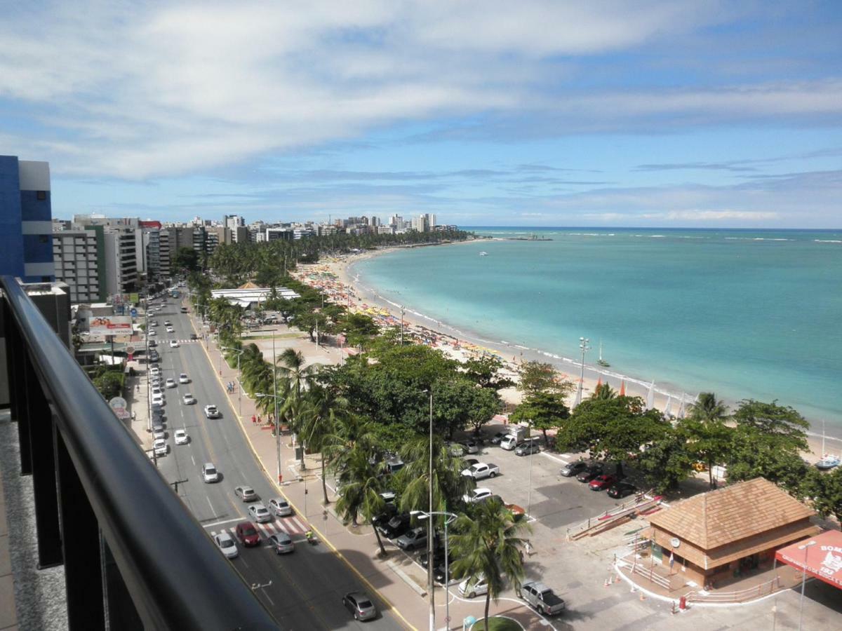 Na Beira Mar: Pajuçara Beachfront Apartment with Ocean View Maceio  Exterior photo